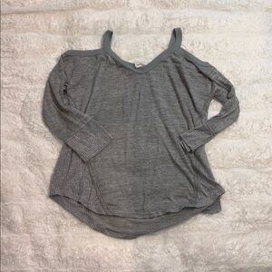 Spade & heart size medium gray off the shoulder blouse​​​​​​​​
